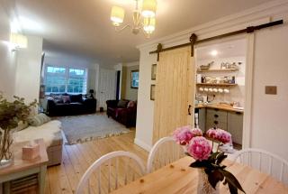 Fox Cottage Thorner - - 2