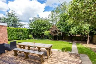 Very Large 5 Bed House Higham Ferrers family and contractors king beds Sky TV Pool Table Gym - 6