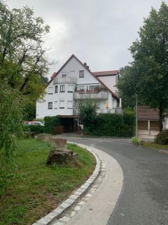 Sonnige Dachwohnung - Feucht - 0