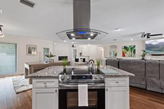 Sunshine State Retreat Luxury Pool Home - Brandon - 1