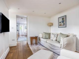 Charming Chichester Home w Garden Pass The Keys - Chichester - 6