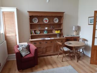 Ground Floor Barmouth Centre Apartment With Garden - 6