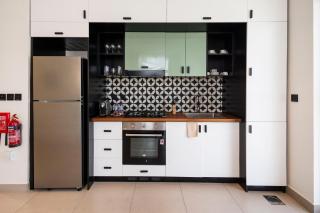 Socio Tower1 - Dubai Hills Modern Urban Retreat in the City by Serenity Living Holiday Homes - Dubai - 3