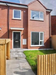 Spacious 4-Bed Semi-Detached Home with Garden - Liverpool - 6