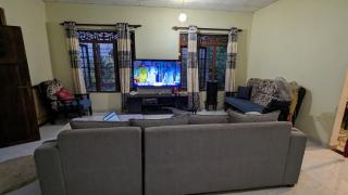 Madu's Mountain View Home - - 7