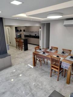 Amplo apartamento na quadra mar - 5