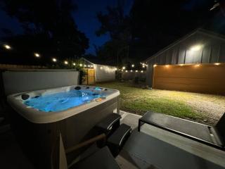 Indy Events Hub, EV Chrger, Hot Tub, Near Lucas Oil - 1