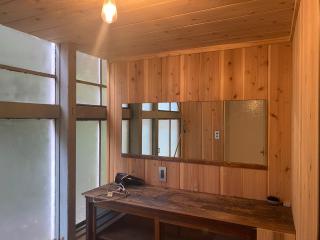 'Yamaneko Hotel 'The Untouched School, Saunas, Serenity & Feline Friends - 1
