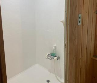'Yamaneko Hotel 'The Untouched School, Saunas, Serenity & Feline Friends - 2