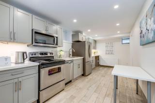 Midtown 2 Bedroom Apartment - Toronto - 9