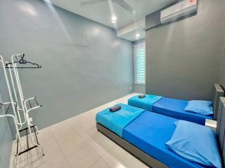 Rumah Biru Cozy Hadapan Hospital Sultanah Bahiyah Alor Setar Corner Lot 4 bilik airconds dan parking luas berserta free wifi - 7