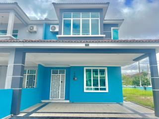 Rumah Biru Cozy Hadapan Hospital Sultanah Bahiyah Alor Setar Corner Lot 4 bilik airconds dan parking luas berserta free wifi - 6