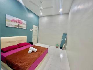 Rumah Biru Cozy Hadapan Hospital Sultanah Bahiyah Alor Setar Corner Lot 4 bilik airconds dan parking luas berserta free wifi - Alor Setar - 3