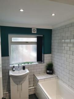 14 Contractors! Free parking - Liverpool - 6