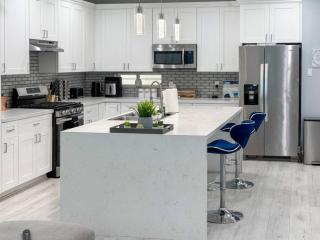 3-Story Downtown Houston Getaway - 9