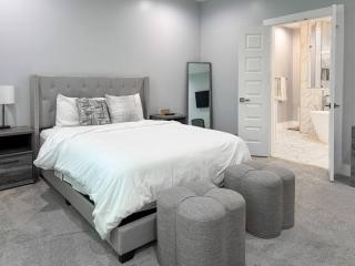 3-Story Downtown Houston Getaway - 6