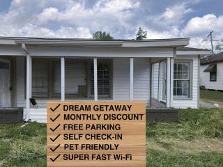 Cozy 2 Bed Retreat in Vibrant Beaumont, TX - Beaumont - 0