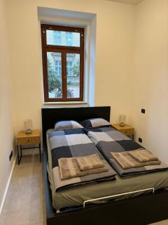 Cool apartment with small balcony near Florenc - Prague - 9