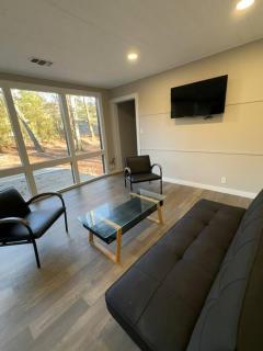 Creekside Cabin - 5 Mins from LA TECH and Sports Complex - Ruston - 6