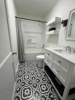 Creekside Cabin - 5 Mins from LA TECH and Sports Complex - Ruston - 1