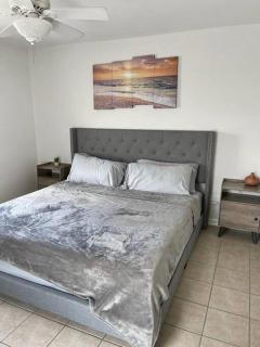Grand Twin Oasis 6BR Near Beach & Attractions - 1