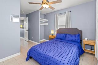 Grand Twin Oasis 6BR Near Beach & Attractions - 2