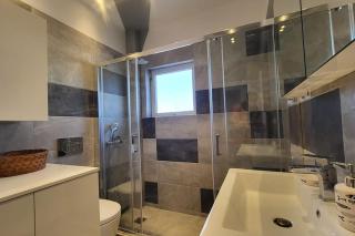 Spacious top flat with panoramic rooftop - Atene - 3
