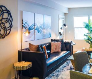 1 Bedroom XL Condo with King bed, Garden View, Parking Included - Los Angeles - 2