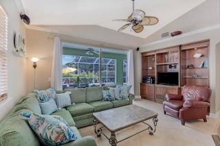 Spacious Beautiful 4 Bed 3 Bath Pool Near Beach - 4