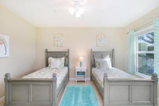 Coastal Flair-Walk To Beach-Heated Pool-Sleeps 8 - Naples - 7