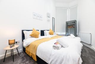 Deluxe 2 Bedroom Apartment In City Centre - 3