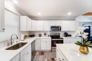 The Charlotte Chateau with Hot-Tub, Mini-Golf, 3bd2ba - Charlotte - 5