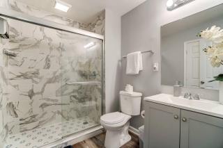 3BR Charlotte Getaway, Hot Tub & Mini Golf Fun - 2