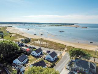 Across from Mayo Beach walk to downtown - Wellfleet - 0