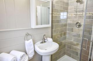 Across from Mayo beach walk to downtown - 4