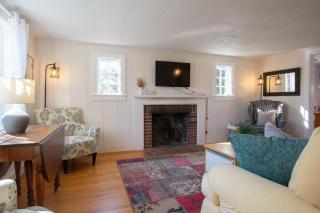 15556 - Walk to Skaket Beach or Bike to Rail Trail w Outdoor Shower SUP Board Ping Pong Table - Orleans - 4