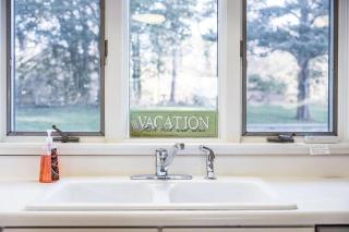 Spacious Home with Sprawling Yard - Orleans - 9