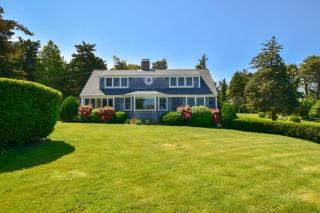 Spacious Home with Sprawling Yard - 9