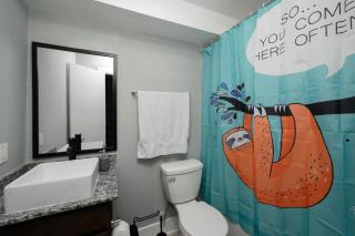 Convenient 1BR Unit Close to Shopping & Dining - 9