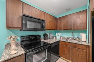 Convenient 1BR Unit Close to Shopping & Dining - Houston - 4