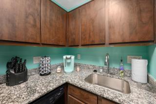 Convenient 1BR Unit Close to Shopping & Dining - Houston - 2
