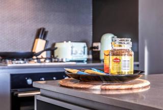 Modern APT in Toowong with Mountain View - 3