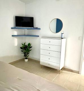 Pelican's Cove Beach Front Condo - Puerto Penacso - 4