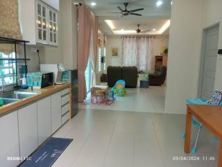 ReHeart Lovely home 4 rooms airconds with living hall aircond & free wifi - Kampong Sungai Mati - 0