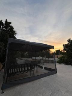 Céntrica, plazas y parques cerca - 5