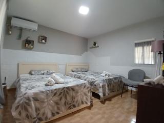 Top Location 3-Floor Villa with 6 bedrooms - Tirana - 9