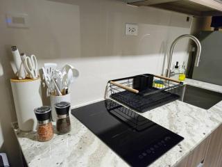 Modern & New, Work Desk, Fast Internet, Balcony - Manila - 5