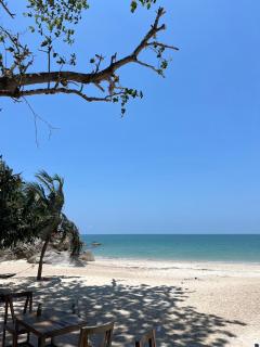 Smile Bungalow Bottle Beach - 9