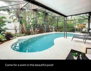 Beautiful Home with Swimming Pool - Johnson - 0