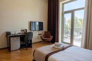 Green City Hotel - 4